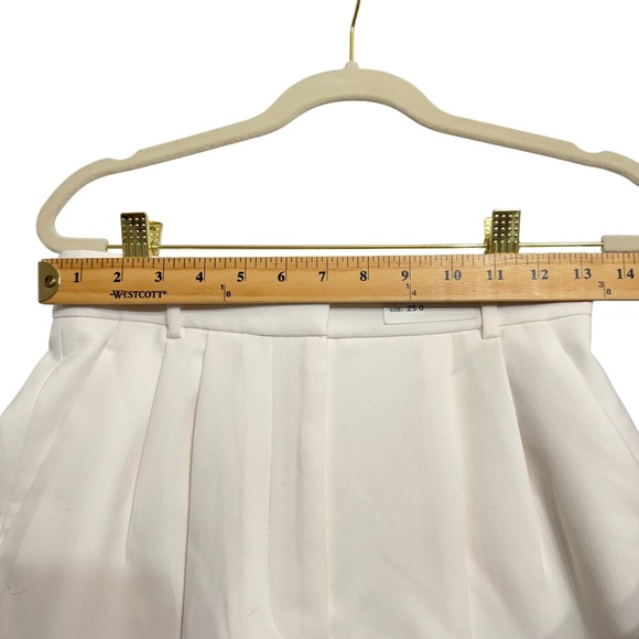 Abercrombie & Fitch Sloane Curve Love Shorts 25 0 Cream New Pleated High Rise - Picture 6 of 11